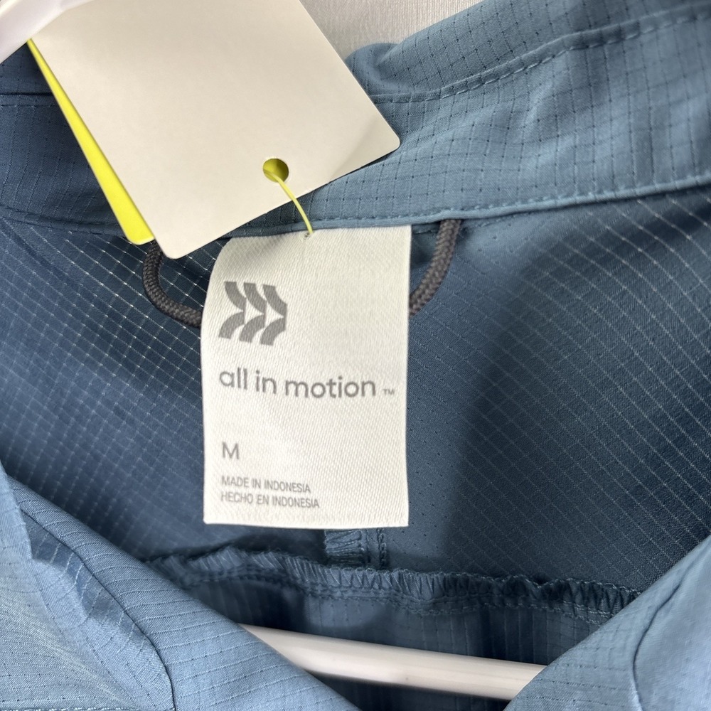 All In Motion NWT Men's Blue Medium Button Down S/S Tech Shirt Travel Casual - Picture 4 of 6